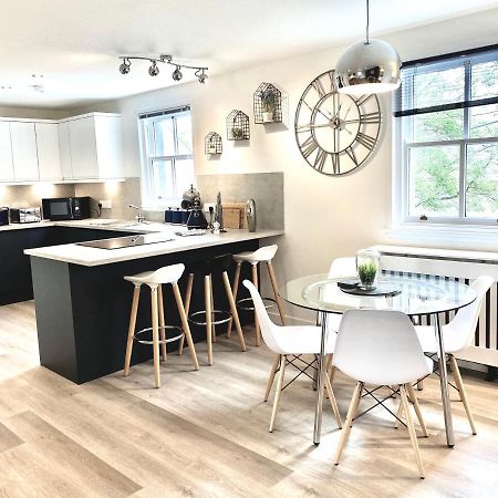 Stylish Central 2 Bedroom Apartment - Free Parking, Free Wifi Orkney Extérieur photo