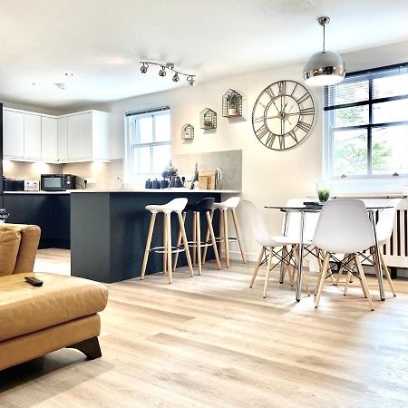 Stylish Central 2 Bedroom Apartment - Free Parking, Free Wifi Orkney Extérieur photo