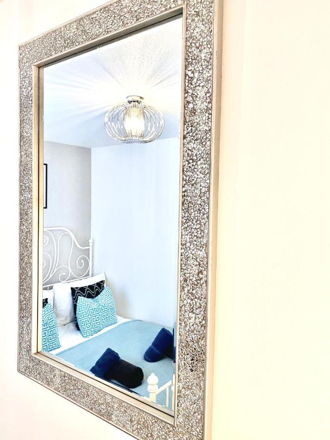 Stylish Central 2 Bedroom Apartment - Free Parking, Free Wifi Orkney Extérieur photo